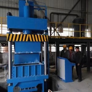 Presse hydraulique à quatre colonnes et quatre poutres 380 V, haute sécurité, pour la fabrication de moules à creusets en graphite - Product Image 1