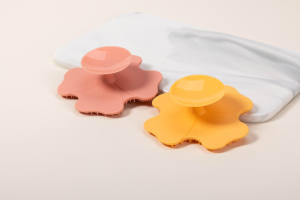 Suave para la cara Cepillo facial con forma <span class=keywords><strong>de</strong></span> trébol <span class=keywords><strong>de</strong></span> <span class=keywords><strong>cuatro</strong></span> <span class=keywords><strong>hojas</strong></span> <span class=keywords><strong>de</strong></span> silicona con mango Cepillo <span class=keywords><strong>de</strong></span> limpieza <span class=keywords><strong>de</strong></span> masaje facial <span class=keywords><strong>de</strong></span> silicona - Product Image 4