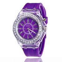 1688 Sourcing Agent Modehorloge Dames LED Kleurrijk Glow Watch voor Koppels Met Siliconen Bandje Flitserhorloge