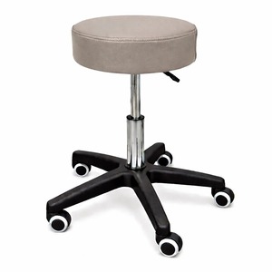 Tabouret chirurgical réglable avec coussin confortable et base à roulettes lisses pour une utilisation en salle d'opération médicale, disponible à la vente - Product Image 6