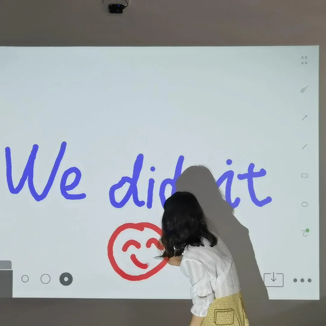 Taşınabilir interaktif tahta ile eğitim için beyaz tahta kalem dokunmatik fabrika kaynağı farı hiçbir etkisi üzerinde yazma akıllı kurulu