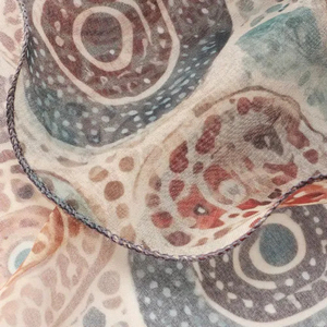 Chal de Mujer de Poliéster Ligero y Transpirable con Diseño de Estambres Estilo Italiano de 32*90 cm, Pintado a Mano, con Protección Solar - Product Image 2