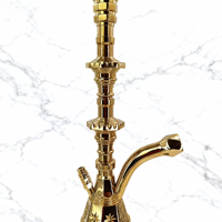 Ensemble de chicha en verre transparent doré sculpté avec dessus en bois pour bistro, rassemblement raffiné, fumer des chichas