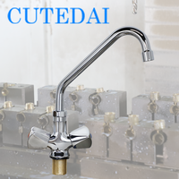 Best-seller mondial Expédition rapide Robinet d'évier de cuisine en laiton Poignées à double poignet avec bec rotatif pour salle de bain en stock