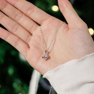 ดีแลม เมอร์รี่คริสต์มาส สวัสดีปีใหม่ ของขวัญเทศกาลคริสต์มาส เครื่องประดับเงินแท้ S925 สร้อยคอพร้อมจี้รูปหัวใจประดับเพชรซิร์โคเนีย 5A - Product Image 3