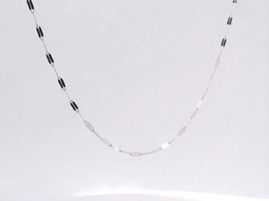Collar Delgado de Platino Pt950 Blanco con Curva Suave y Eslabones Alargados para Mujer de Oficina, Uso Diario Minimalista - Product Image 2