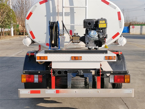 Camion Cisterna Usato Economico Isuzu Giapponese per Trasporto Acqua Potabile, Autocisterna da 5m3 per Irrigazione Stradale - Product Image 5