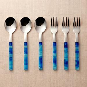 Ensemble de couverts modernes en acier inoxydable avec manche en résine bleue, cuillère et fourchette à long manche, finition miroir, pour la table et les fêtes - Product Image 1