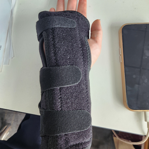 Attelle de soutien du poignet en néoprène respirant à triple boucle auto-agrippante pour le syndrome du canal carpien – Vente en gros - Product Image 2