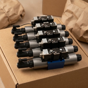โซลินอยด์ไฮดรอลิกแบบควบคุมทิศทาง 4WREE 4WREE10 รุ่น 4WREE10E150-2X/G24K31/A1 4WREE10W150-2X/G24K31/A1 - Product Image 1