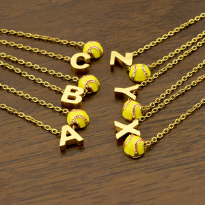 สร้อยคอจี้ตัวอักษร A-Z ดีไซน์เรียบง่ายทันสมัย ชุบทอง สร้อยคอ unisex ไทเทเนียมสตีล ขายส่ง เครื่องประดับแฟชั่น - Product Image 1
