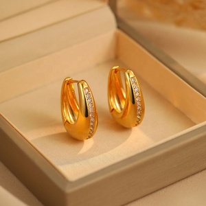 Pendientes de Botón de Cobre Estilo Europeo Americano, Chapados en Oro Real, con Incrustaciones de Diamantes Geométricos, Diseño de Lujo de Alta Gama - Product Image 1