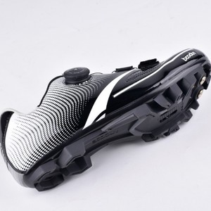 Zapatos de Ciclismo Boodun Negros y Blancos, Transpirables y Ligeros, para Bicicleta de Montaña, con Calas, para Hombre y Mujer - Product Image 2