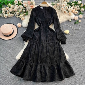 Vestido Feminino Estilo Corte Francês com Manga Lanterna Bordada, Design Vazado Floral com Decote em V e Saia Longa Elegante - Product Image 2
