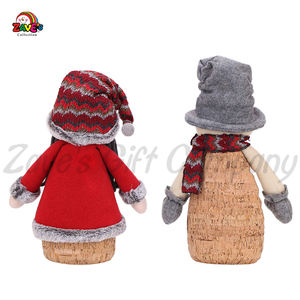 Zaves 16 pulgadas Feliz Navidad Artículo Santa Muñeco de nieve Decoración navideña interior Rojo Gris Madera texturizada - Product Image 3