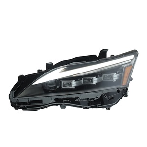 Conjunto de Faros Delanteros LED Matrix de Tres Ojos de 12V para CT200 11-20, con Luz de Giro Dinámica y Alta Luminosidad - Product Image 1