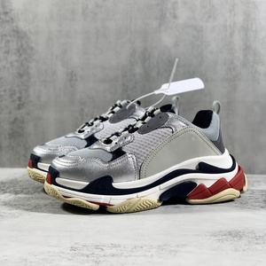 รองเท้าผ้าใบทรง Chunky Dad Sneakers รุ่นพรีเมียมใหม่ปี 2026 สไตล์ Triple S สีเงินเทา  วัสดุตาข่าย  แบบลำลองสไตล์เรโทร สำหรับผู้ชายและผู้หญิง - Product Image 3