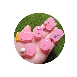 100 Uds Rosa luminoso Mini resina <span class=keywords><strong>cerdo</strong></span> adornos juguetes muñecas figuras hogar jardín decoración brillo en la noche escritorio DIY adornos artesanales - Product Image 3