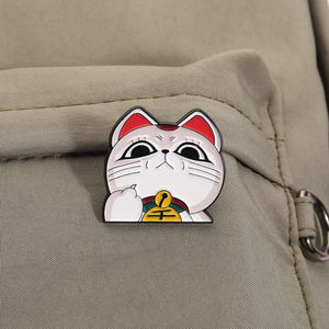 Turbo büyükanne şanslı kedi emaye pimleri japon animesi Kawaii kedi broşlar yaka rozeti çanta takı hayranları arkadaşlar için hediye - Product Image 3