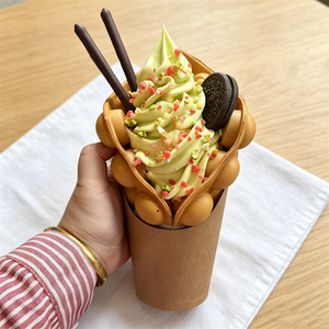 Décoration de café et pâtisserie : Modèle de gaufre aux œufs en mousse PU écologique, technique de mousse, confettis colorés, bâtonnets de chocolat, biscuits - Product Image 3