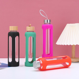 Botella de Agua de Vidrio Borosilicato Transparente Personalizada BORGE de 501-600 ml con Funda de Silicona para Bebidas, Deportes al Aire Libre - Product Image 1