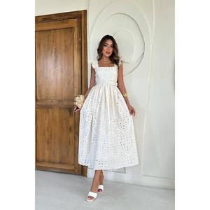 Elegante Vestido de Noche Blanco de Organza Bordado con Corte en A, Escote en V y Diseño sin Espalda, Cintura Imperio, Hecho a Mano para Mujer - Product Image 5