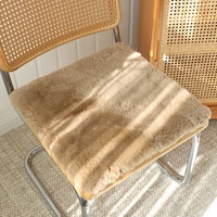 Échantillon de coussin de siège confortable en fourrure de mouton véritable, laine ciselée, doux, carré, rembourré, durable, pour voiture et maison, vente en gros
