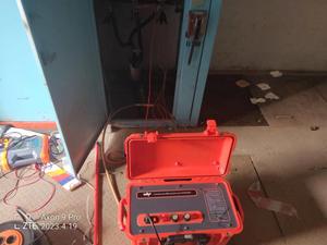 Generador de Señales Electrónicas de Impulsos HV Thumper 2000J, Potencia 5%, Precisión 5%, Protección IP55, 220V - Product Image 4
