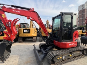 Mini-excavatrice Kubota KX057-4 d'occasion, importée d'origine, petite pelle de 5,5 tonnes, bon état sans réparation majeure, stock disponible. - Product Image 1