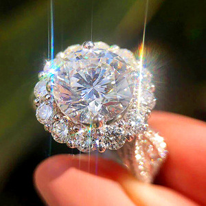 Anello con Cristalli a Forma di Fiore per Donne, Elegante Accessorio Floreale per Uso Quotidiano e Feste - Product Image 1