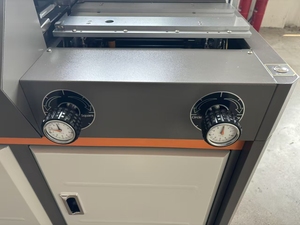 Rilegatrice Elettrica Automatica FRONT C70 A3 con Schermo Touch da 7 Pollici, Colla Laterale, Spessore 60mm, 440mm - Product Image 4