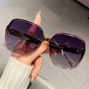 Lunettes de soleil de grande marque pour femme, monture TR90, protection solaire avancée, verres polarisés, grande monture, effet amincissant, style tendance - Product Image 4