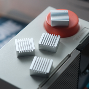 Cho các game thủ và những người đam mê yêu cầu độ chính xác. Keycaps kim loại chất lượng cao để tăng cường phản hồi xúc giác và độ bền. - Product Image 5