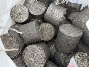 Briquettes d'acier allié pressées Ni8-10% Cr17-20% pour la fusion en four métallurgique, 5-35kg, vente en gros, origine Russie, livraison 8-14 jours - Product Image 3