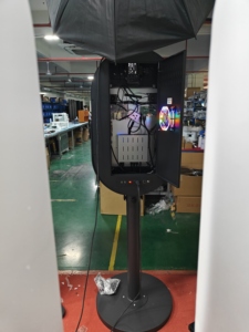 Miroir photomaton 21,5 pouces avec éclairage LED RVB, miroir magique ovale pour selfie avec appareil photo et imprimante, écran tactile - Product Image 2