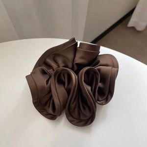 Nouveau design : Grands chouchous, bandeaux en satin à boucle tendance, élastiques à cheveux pour femme, style simple et élégant pour mariage - Product Image 1