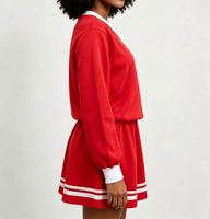 Ensemble de pickleball pour femmes en gros : Sweat-shirt rayé à col en V et jupe, tenue de sport 2 pièces style preppy, personnalisable avec logo