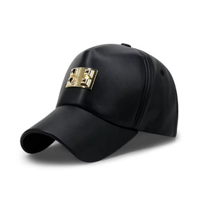 Gorra de Béisbol Ajustable de Cuero PU Genuino Negro, Tela Oxford Personalizada con Logotipo Metálico, Características Comunes en Gorras de Béisbol - Product Image 1