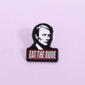 Pin Bros Enamel Kreatif EAT Rude, Paduan Seng, Karakter Film Kriminal Teror Klasik, Lucu, Berlapis Nikel Hitam, Bentuk 3D Tidak Beraturan - Product Image 1