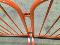 Barrière de contrôle des foules portable et adaptée aux voyages, finition galvanisée à chaud, modélisation 3D pour la gestion des files d'attente lors d'événements