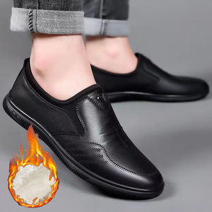 Zapatos sin cordones de cuero para hombre, mocasines informales cómodos con forro polar negro para invierno, zapatos cálidos para conducir - Product Image 1