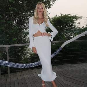 Ensemble 2 pièces personnalisé 2026 pour femme : Haut court à col en V et jupe longue sirène extensible, style plage, design ajouré - Product Image 3