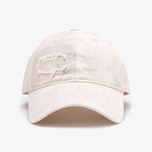 Casquette de baseball en jean délavé rétro avec bords effilochés, dessus souple, grande visière ronde et sangle de menton à cordon de serrage - Product Image 6