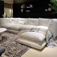 Heilendes Sofa im Cremigen Stil, Neues Sofa für Große Wohnungen, Designer-Wohnzimmer mit Behaglichem Gefühl, Stoffsofa mit Daunen-Replika