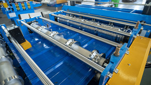 Máquina formadora de rollos de doble capa para la fabricación de tejas de acero de alta eficiencia y ahorro de energía duradero con engranaje y motor - Product Image 3