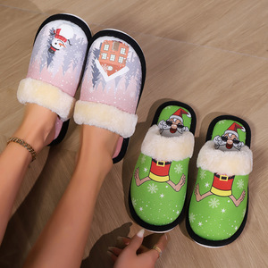 Zapatillas de Invierno Navideñas con Estampado, Cálidas y Afelpadas para Interiores, con Suela de TPR Antideslizante y Forro de Felpa para Mayor Comodidad y Confort - Product Image 5