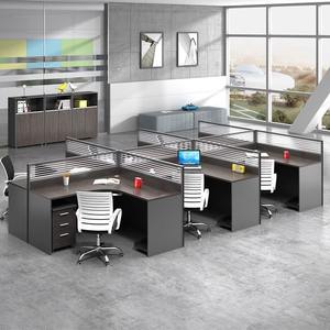 Muebles de oficina modulares modernos de fabricante de China, <span class=keywords><strong>escritorio</strong></span> de estación de trabajo de 2-6 plazas con estilo de panel de madera, <span class=keywords><strong>escritorio</strong></span> de Gerente de <span class=keywords><strong>personas</strong></span> <span class=keywords><strong>para</strong></span> 2-6 <span class=keywords><strong>personas</strong></span> - Product Image 2