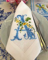 Serviettes en lin réutilisables carrées brodées de monogrammes floraux vintage, personnalisables avec initiales, pour dîner, table, mariage, banquet de luxe