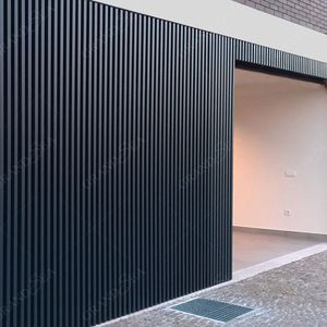 Portes <span class=keywords><strong>de</strong></span> <span class=keywords><strong>garage</strong></span> modernes verticales bi pliantes inclinables déco cachées <span class=keywords><strong>Porte</strong></span> <span class=keywords><strong>de</strong></span> <span class=keywords><strong>garage</strong></span> sectionnelle à lattes en aluminium encastrée avec panneaux muraux - Product Image 5
