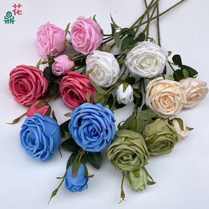 Roses artificielles en soie rouge, à trois têtes, à tige unique, pour décorations d'arche de mariage et arrangements de bienvenue d'hôtel - Product Image 2